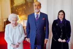 السلطان هيثم مع السيدة الجليلة والملكة إليزيبث